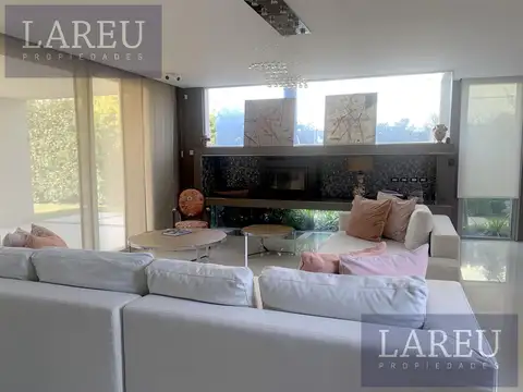 Casa 7 ambientes con 4 baños