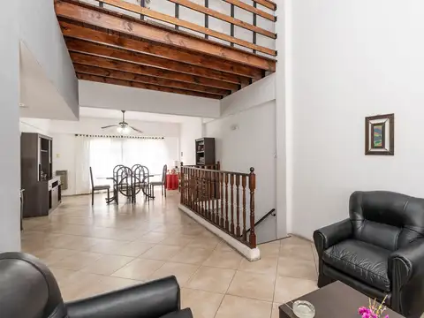 Casa 5 ambientes con 3 baños