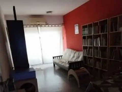 Casa en venta 2 dormitorios, escritorio, patio, garage. APTA CREDITO.