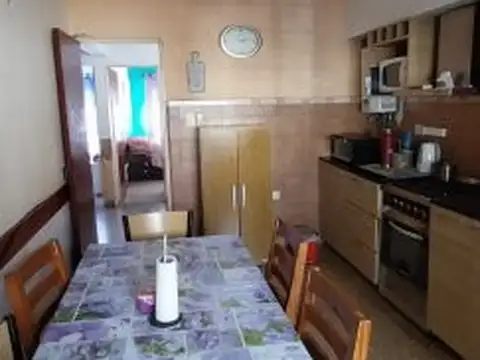 Casa en venta 2 dormitorios, escritorio, patio, garage. APTA CREDITO.