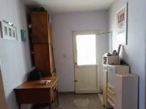 Casa en venta 2 dormitorios, escritorio, patio, garage.