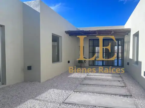 Casa en Venta con 4 cocheras
