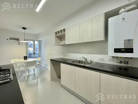 San Juan al 500. Balcón en esquina.