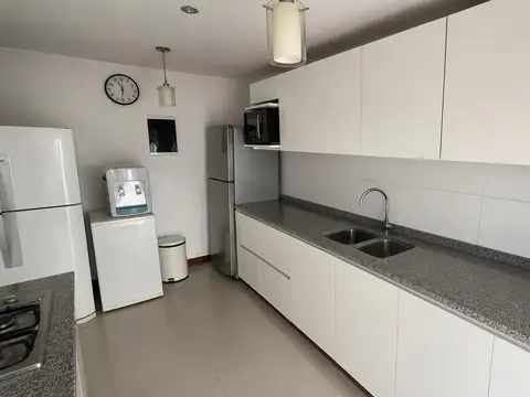 Casa en Alquiler con 1 cochera