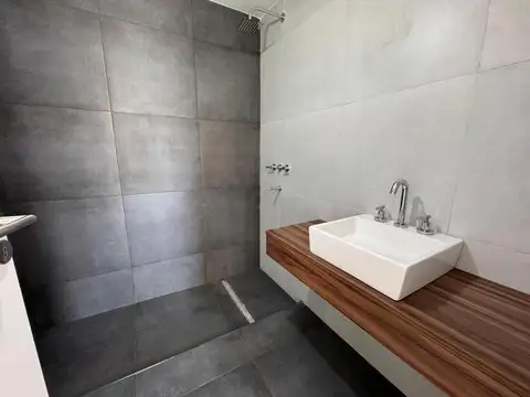 Depto Tipo Casa en Venta con 2 cocheras