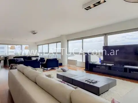 Departamento en Venta con 3 cocheras