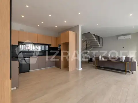Casa en Venta/Alquiler a Estrenar en Olivos. 5 dormitorios Jardín. Terraza.