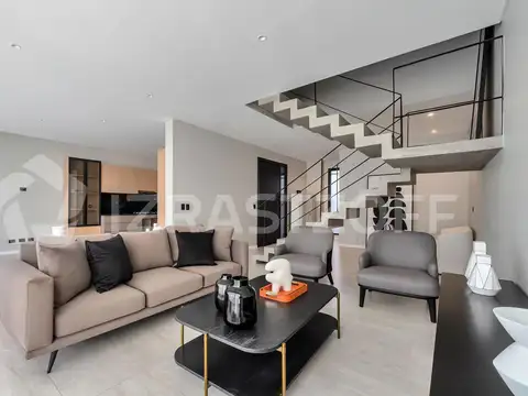 Casa en Venta/Alquiler a Estrenar en Olivos. 5 dormitorios Jardín. Terraza.
