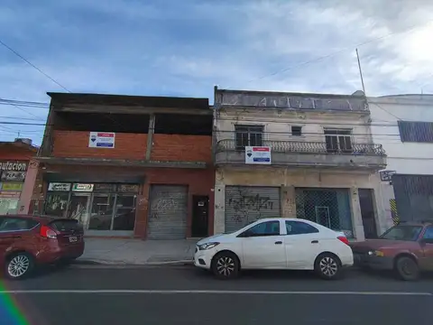 Lote 9x22 de fondo con 3 losas a terminar.