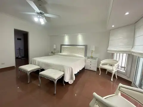 Casa 6 ambientes con 4 baños
