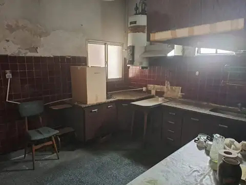 VENTA  LOCAL  CON CASA 4 AMB -182MTS - LANUS ESTE