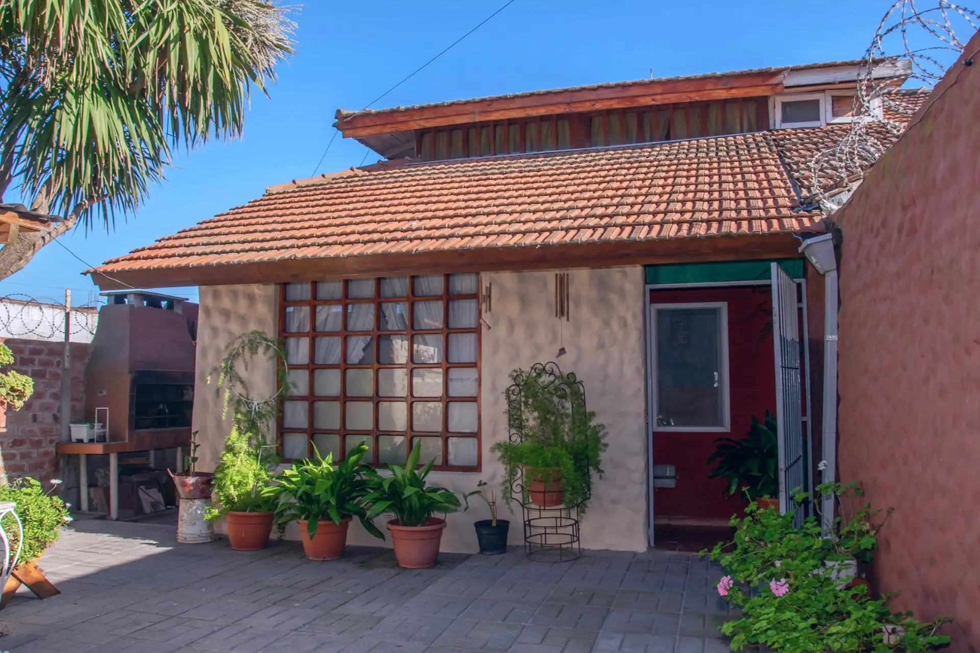 Casa en block 6 amb, 4 dorm, 4 baños, patio y entrada de autos
