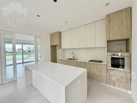 Casa al agua en venta en Laguna Grande