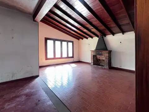 Casa 6 ambientes con 3 baños