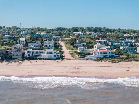 Lote en venta en El Chorro con vista al mar