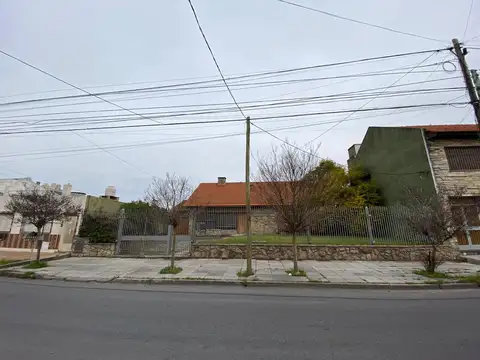 Importante Fracción 1724 m2.  a 6 cuadras de la Plaza  
