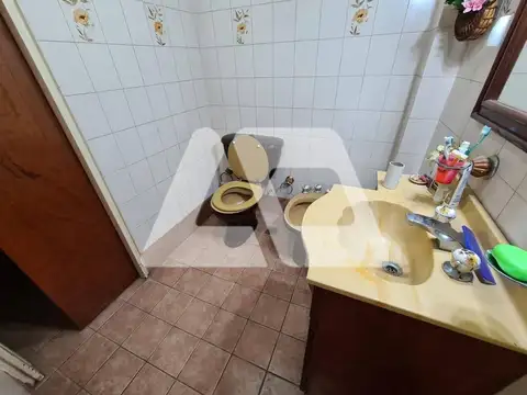 Casa 5 ambientes con 2 baños