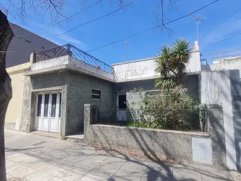 CASA 4 AMBIENTES CON JARDIN, PATIO, GARAGE Y TERRAZA 