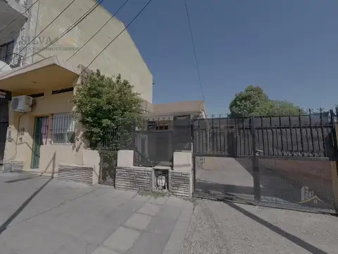 Casa + Monoambiente independiente