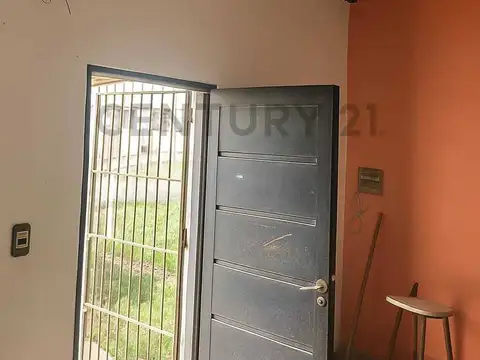 Casa 2 ambientes con 1 baño