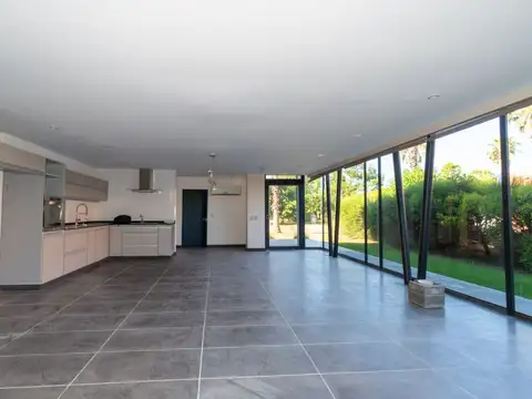 CASA EN VENTA PUERTO ROLDAN TRES DORMITORIOS