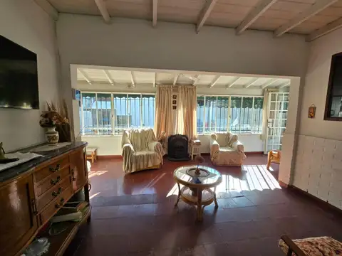 2 propiedades en venta en Adrogue, sobre lote de 500 m2