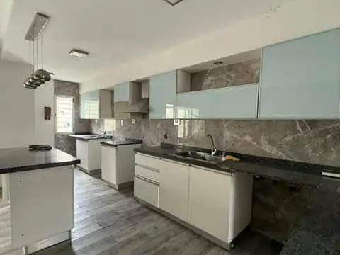 Depto Tipo Casa en Venta con 2 cocheras