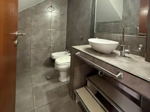 Oportunidad De Departamento y Casa en Pedro Vega 1700