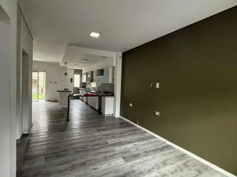 Depto Tipo Casa en Venta de 6 ambientes