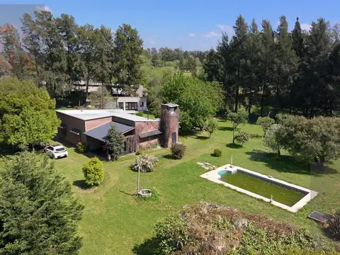 Casa quinta de 4 Amb. sobre terreno 1.4 has. a la venta en Santa Anita - Cañuelas