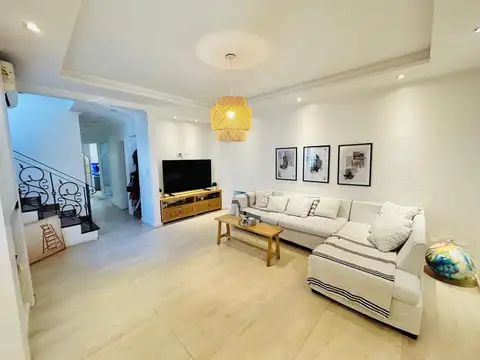 Casa 4 ambientes con 2 baños