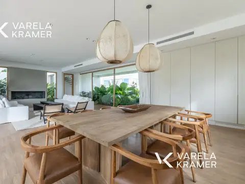 Casa 7 ambientes con 4 baños