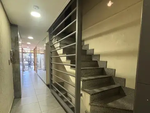 depto de tres amb. con cochera ( subsuelo)