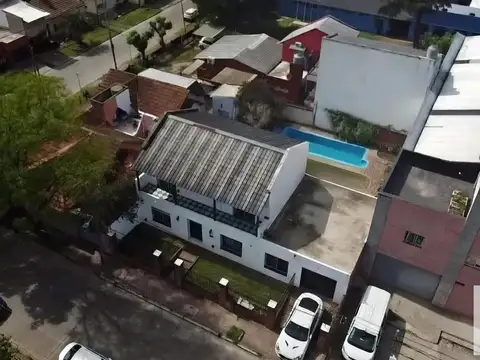 Casa 5 ambientes con 4 baños