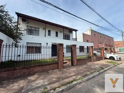 Casa en venta - 4 Dormitorios 4 Baños - Pilar