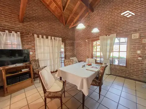 Casa en Venta con 3 cocheras