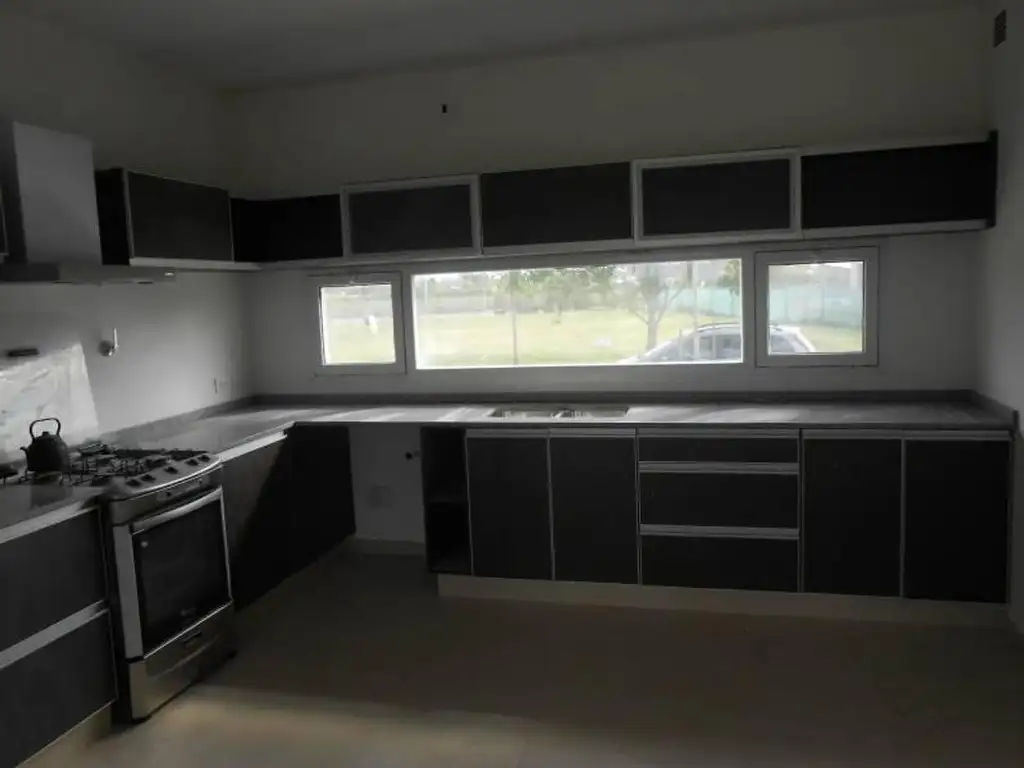 Casa en Alquiler - 3 dormitorios -