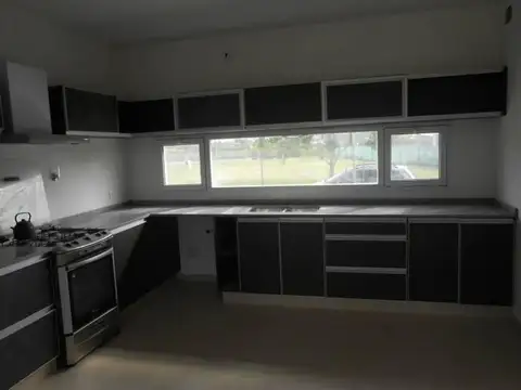 Casa en Alquiler en El Cantón - Barrio Puerto - 3 dormitorios