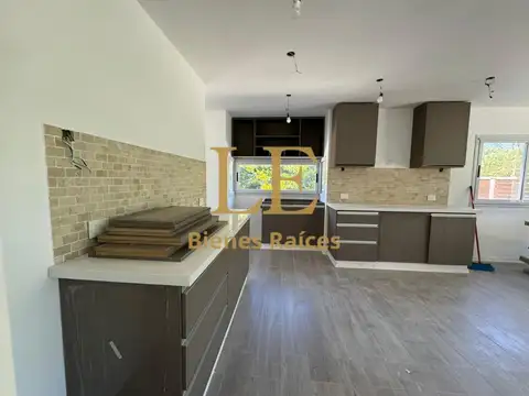 Casa 5 ambientes con 4 baños