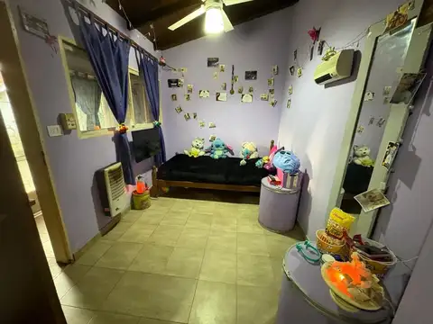 Casa 4 ambientes con 2 baños