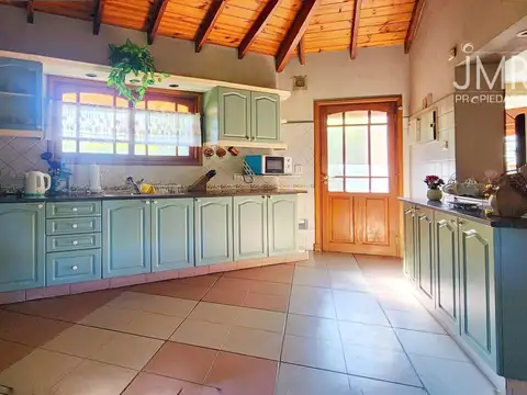 Casa 5 ambientes con 3 baños