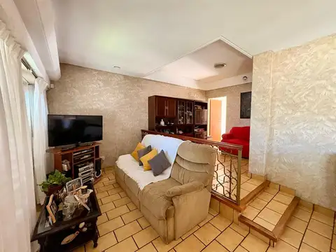 Depto Tipo Casa en Venta de 5 ambientes
