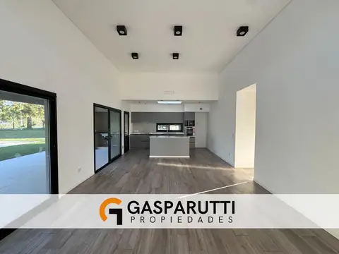 Casa 4 ambientes con 4 baños