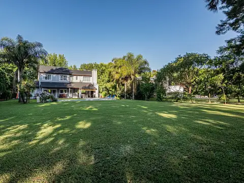 Casa en Venta con 2 cocheras