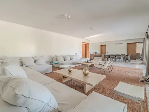 Casa 7 ambientes con 6 baños