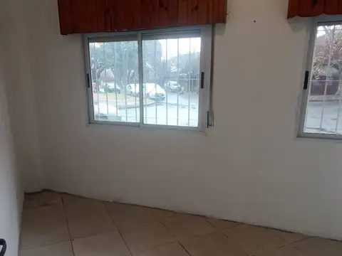 DEPARTAMENTO DE 3 AMBIENTES EN ALQUILER - MORON SUR