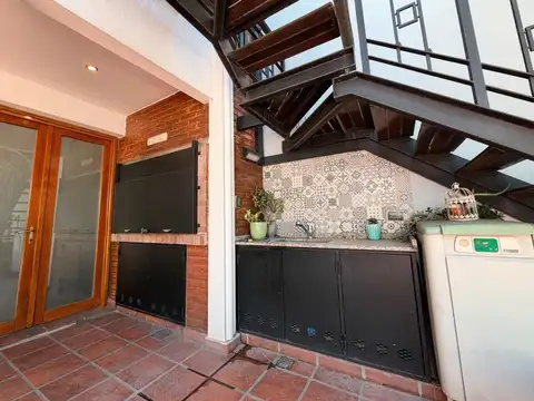 Casa en Venta con 6 cocheras