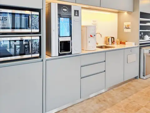 Espacio de oficina en renta para 4 personas en Montevideo, Carrasco Valley