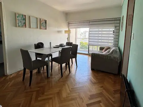 SE ALQUILA SIN MUEBLES  Amplio 2 ambientes en Villa Urquiza con balcón