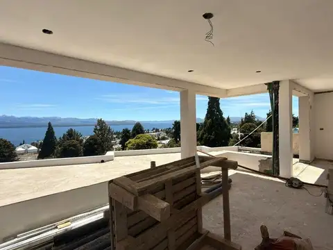 SEMIPISO CON PLENA VISTA AL LAGO CON TERRAZA 